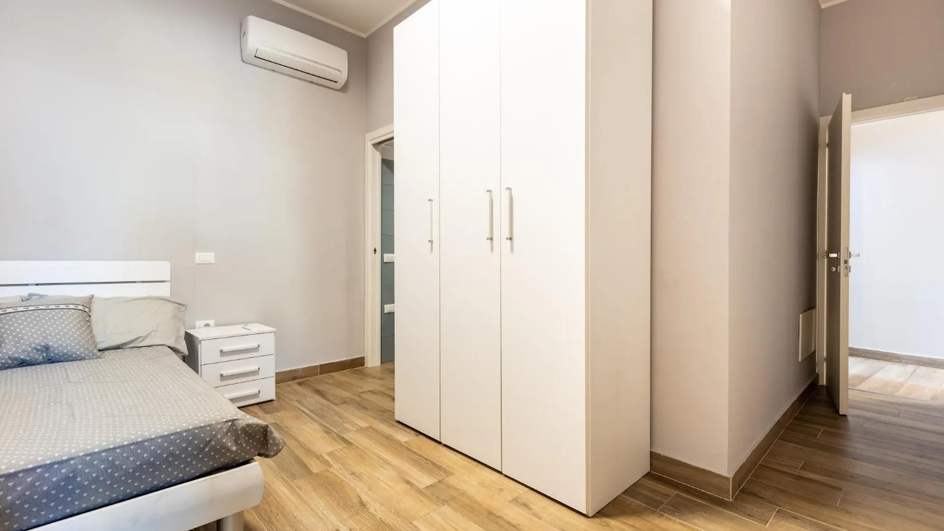 Relis Rooms Quartu SantʼElena Italia